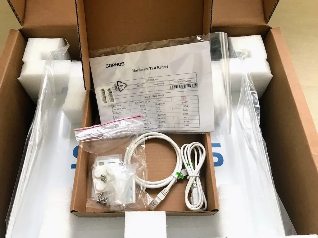 Unboxing Sophos XG 210 accessories