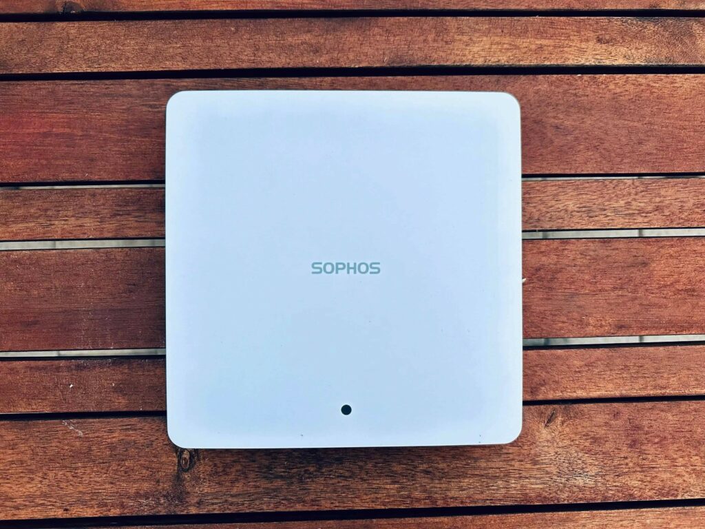 Sophos AP6 420 Access Point - front view photo